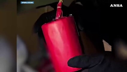 Droga e ordigni artigianali in pizzeria, arrestato nel Milanese