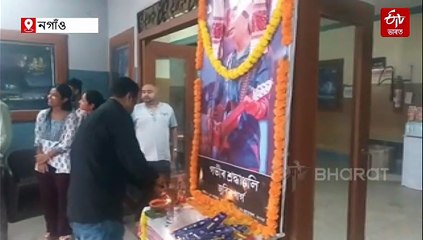 'ৰৈ ৰৈ বিনালে' চাই অনুৰাগীৰ বিননি; চকুলোৰে মালা গাঁথি প্ৰিয় শিল্পীক স্মৰণ