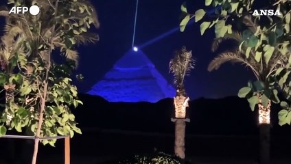 Grand Egyptian Museum, piramidi di Giza illuminate in vista dell'inaugurazione