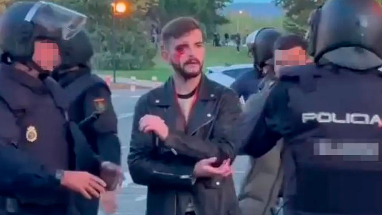 Agreden a un periodista de El Español durante una protesta en la Universidad de Navarra