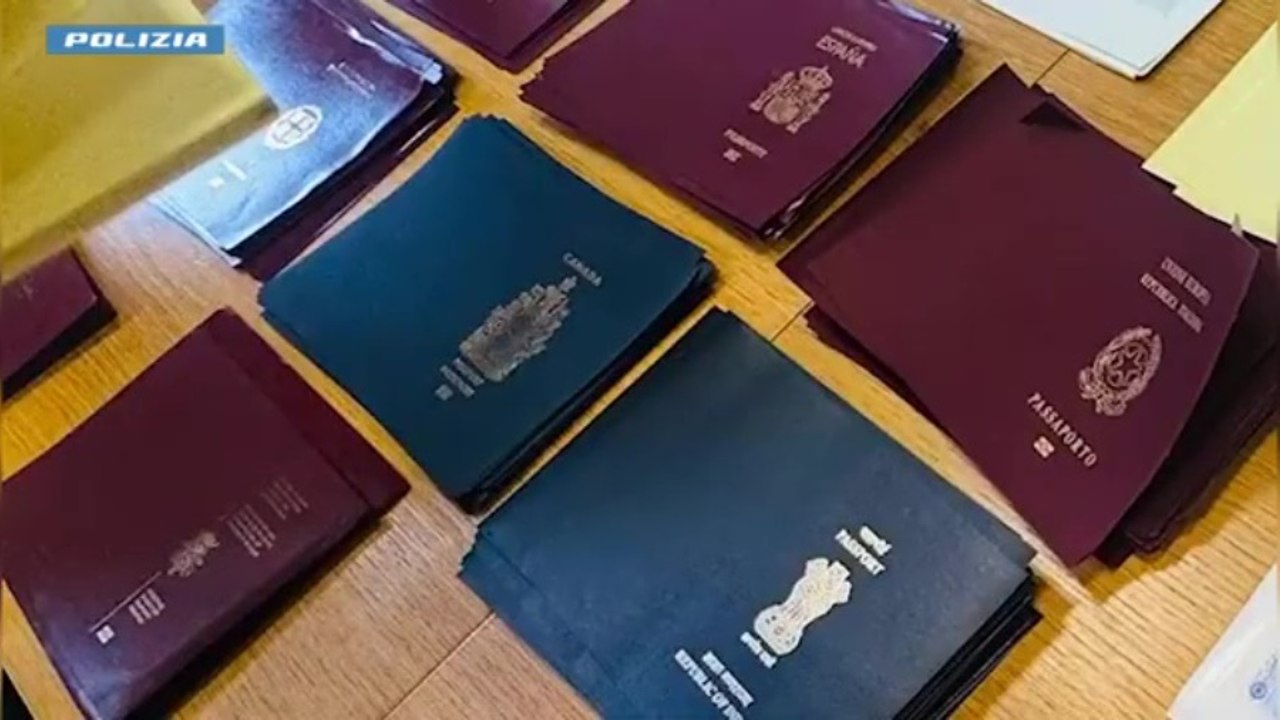 Laboratorio di passaporti falsi: arrestati due pachistani (31.10.25)