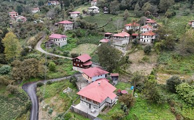 "Göz dolma tekniği" ile yapılan evler yıldız gibi parlıyor