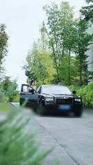 After work, waitress saved injured man, not knowing he was her boss who later loved and spoiled her