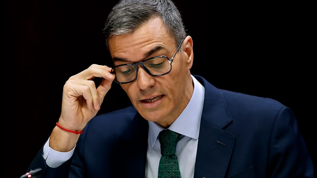 Pedro Sánchez estrena gafas en la comisión por Koldo: unas Dior retro y esto es lo que cuestan
