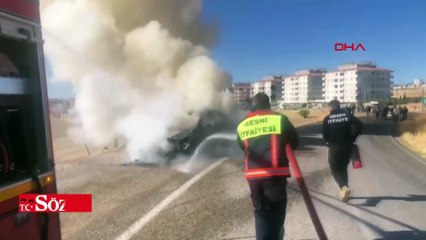 Yolda alev alan otomobil kullanılamaz hale geldi
