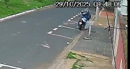 Dupla furta televisão e foge em cima de uma motocicleta em MG