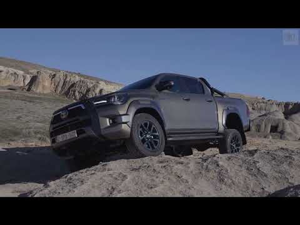 Toyota Hilux Hybrid 2025 im Härtetest: Gelände, Design & Innenraum!