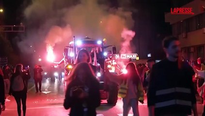 Serbia, migliaia di giovani in marcia anche di notte per grande protesta contro Vucic