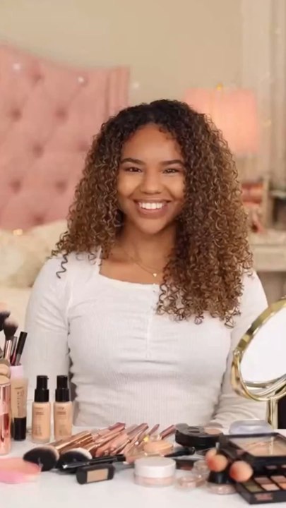 Girl does her makeup routine