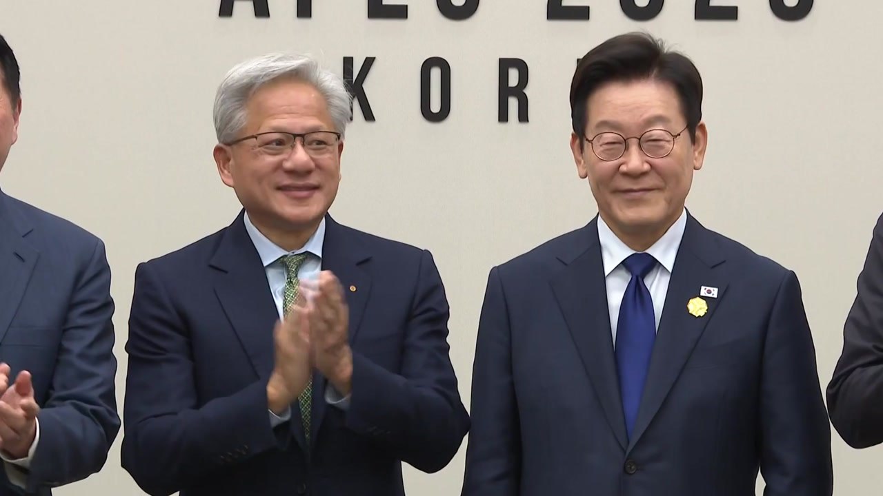 이 대통령, 엔비디아 CEO 접견..."AI 강국 도약에 역할 당부" / YTN