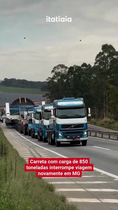 Carreta com carga de 850 toneladas interrompe viagem novamente na Fernão Dias, em MG