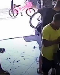 Jovem é executado a tiros enquanto cortava o cabelo em barbearia na Bahia
