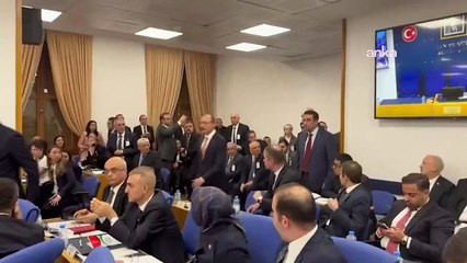 Erhan Usta’nın “Öcalan’ın Kurtulmuş sevdası nereden geliyor?” sözleri üzerine Numan Kurtulmuş’un Plan ve Bütçe Komisyonu’nu terk etmesinin ardından yaklaşık 1,5 saat sonra komisyonda görüşmeler yeniden başladı