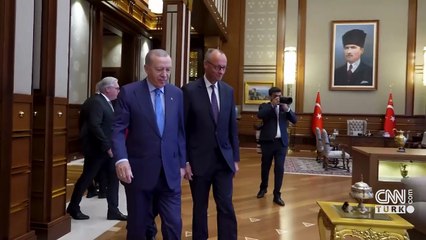 Yunan Savunma Bakanı Türkiye'yi hedef aldı! Atina, Starmer ve Merz'in ziyaretlerinden rahatsız