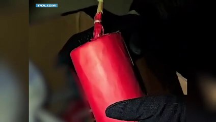 In pizzeria droga, taser e un chilo e mezzo di esplosivi: arrestato il titolare a Cormano