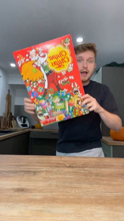 Calendrier de l’avent Chupa Chups 😱✨Un calendrier pour les fêtes de fin d’année rempli de bonbons 🎉De quoi rendre jaloux le Père Noël en personne 😂Enfin… le Père Noël doit l’avoir aussi ce calendrier, non ? 🎅🍭