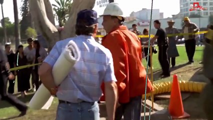 মাটি ফেটে ১২০০° গরম লাভা ছড়িয়ে পড়লো শহরে। (Volcano 1997)