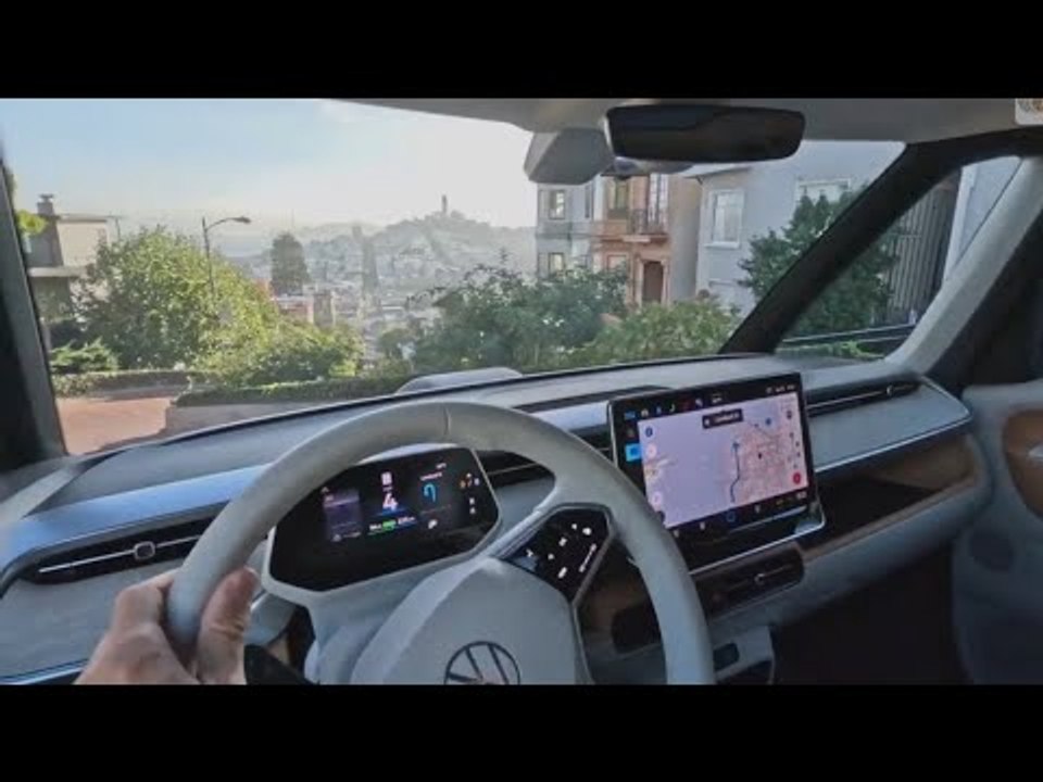 VW ID. Buzz 2025 meistert die kurvenreichste, steile Straße in den USA – die Lombard Street