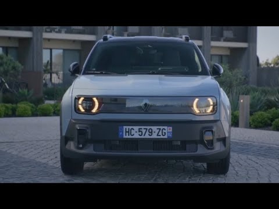 Renault 4 E-Tech Electric in Iconic Techno Cloud Blue | Exterieur, Interieur, Funktionen