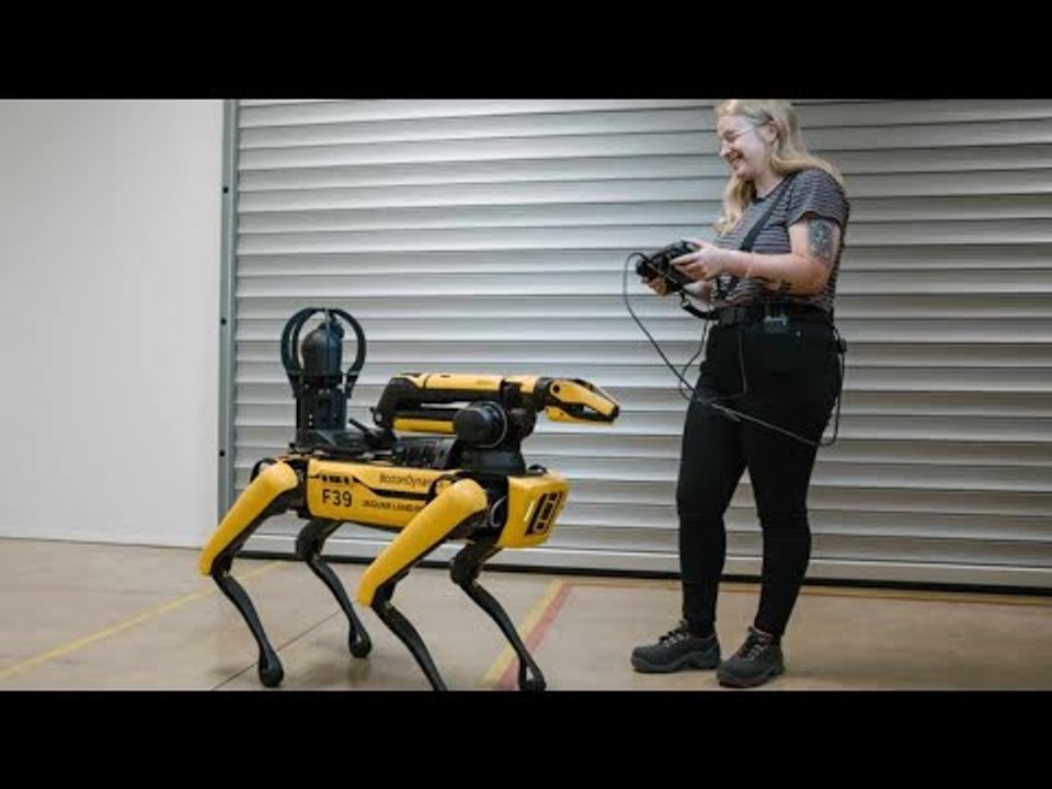 E-Auto-Produktion bei Jaguar Land Rover mit Roboterhund „Rover“ von Boston Dynamcis