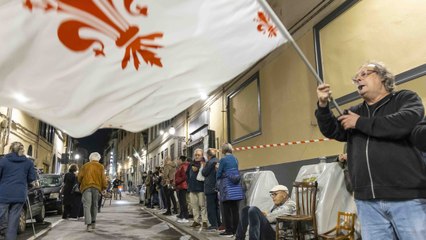 Firenze, la «seggiolata» di via Palazzuolo contro lo spaccio