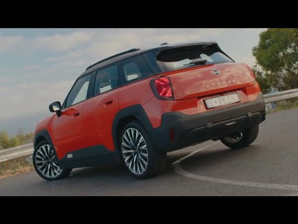 2024 Mini Aceman (Rebel Red) – Elektro-Crossover mit Stil und Power!