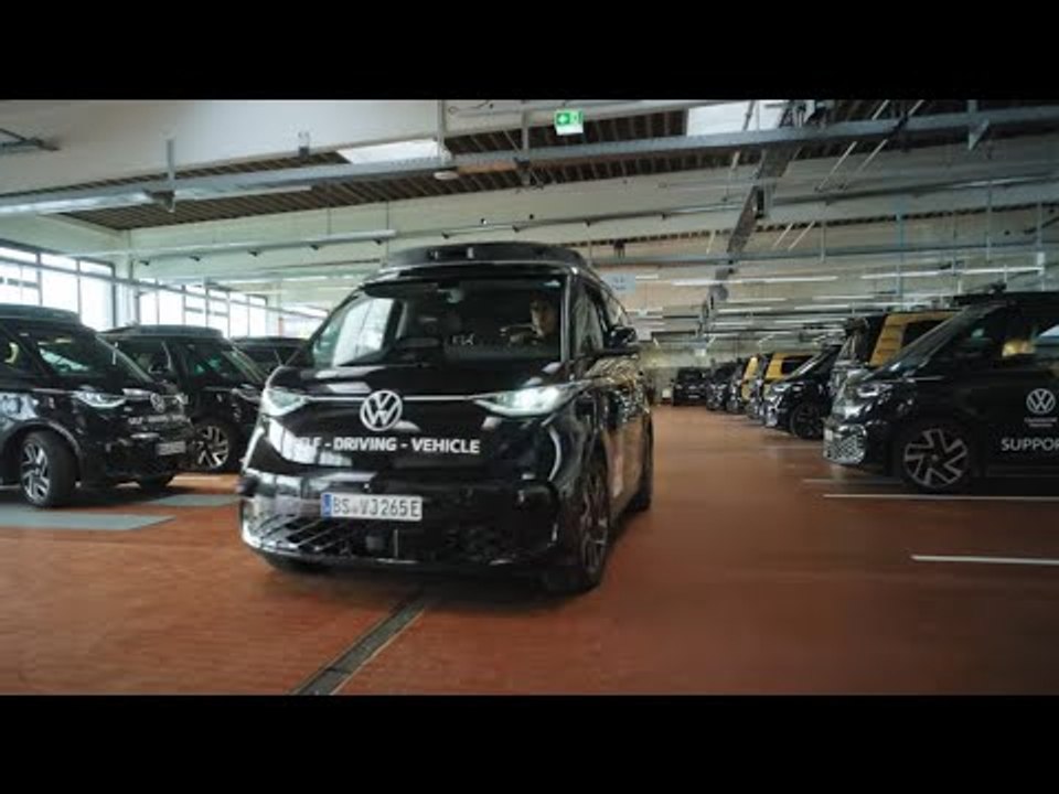 Selbstfahrender (autonomer) VW ID.Buzz | VW & Moia zeigen serienreifes Robotaxi