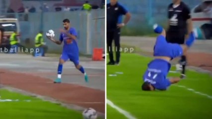 Rimessa laterale con capriola shock: rischia di spezzarsi il collo