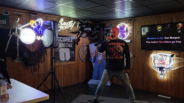 IRON MAIDEN - MURDERS IN THE RUE MORGUE (PERFORMED LIVE AT SCOREZ)