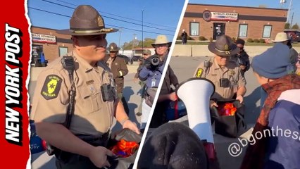 Illinois police hand out Halloween candy to ICE protesters — and get booed