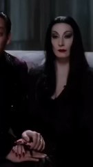 Anjelica Huston a vécu une transformation compliquée pour jouer dans la Famille Addams 😳