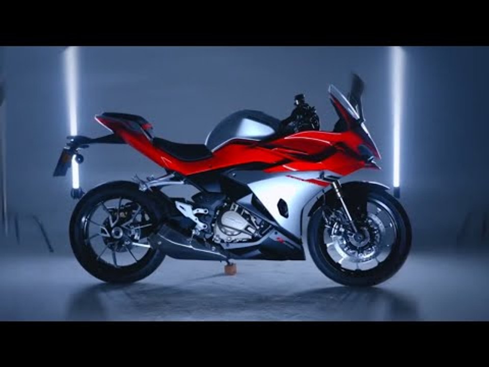 2025 QJMotor SRK 500 RA – A2-Sportler mit Automatik und Einarmschwinge