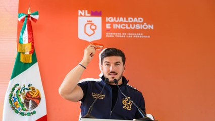 Tarjeta Ayudamos Nuevo León: Samuel García entrega tarjetas a mujeres en Santa Catarina