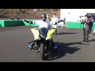 Honda Riding Assist-Technologie fürs Motorrad | balanciert von selbst