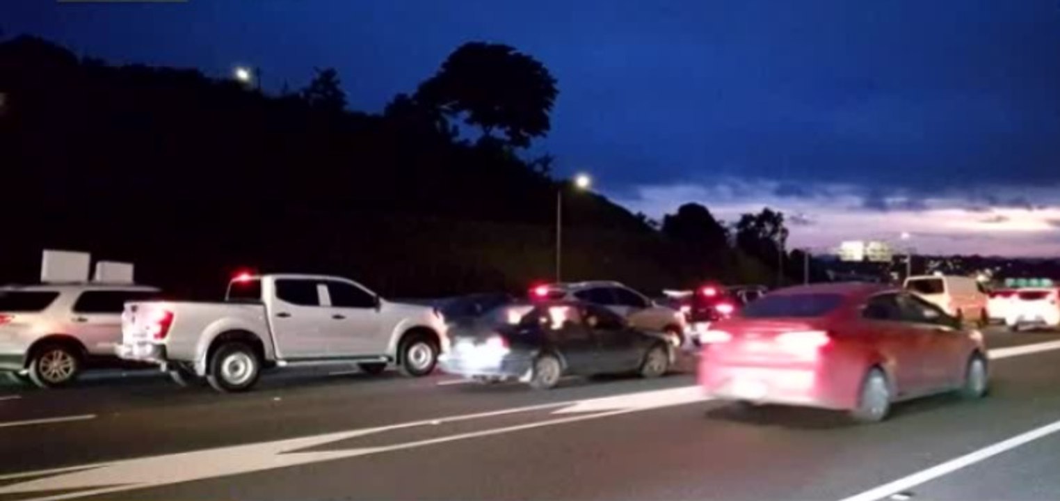 Tráfico vehicular pesado a la altura de Burunga