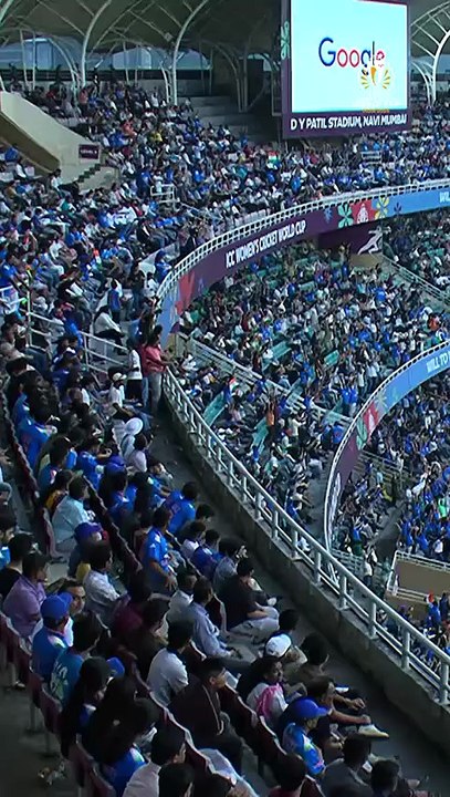 Crowd enjoy