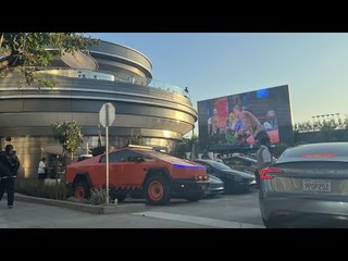 Tesla Diner in Hollywood: Laden, Essen, Film – 24/7 Erlebnis | erste Einblicke