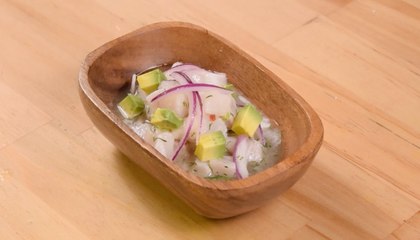 Ceviche tradicional peruano de corvina