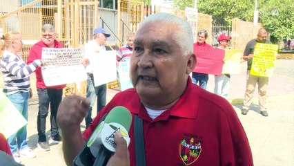 Jubilados de Pemex toman instalaciones en Zapopan por falta de medicamentos y atención médica