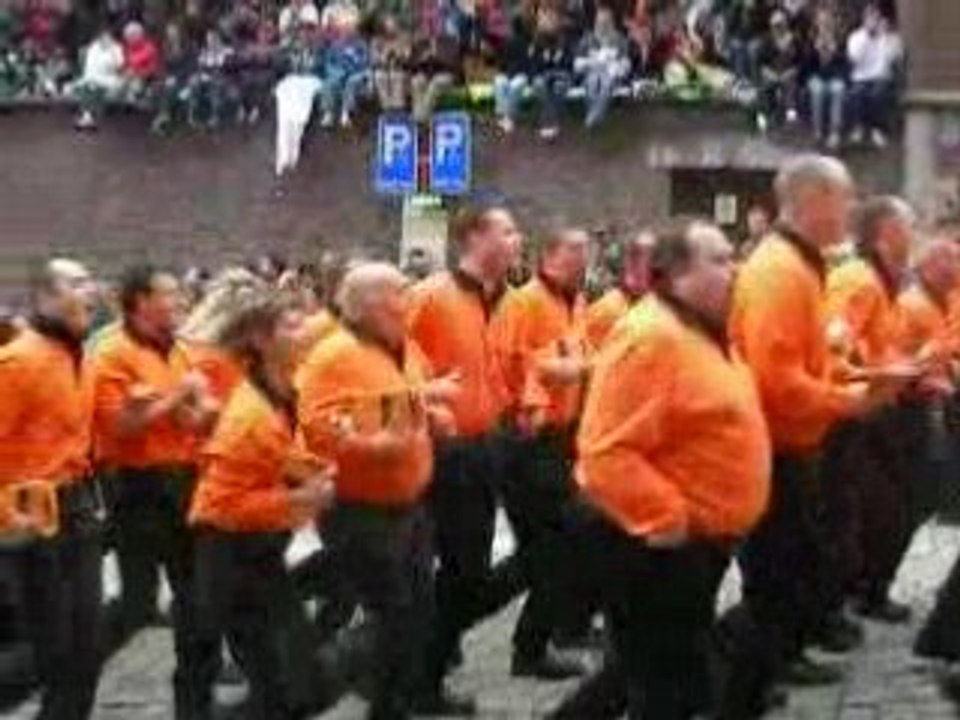 doudou 2008 - arrivée des remparts à la rampe ste waudru