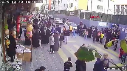 İstanbul'da mide bulandıran olay! Çocuğa taciz iddiasıyla meydan dayağı attılar