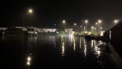 Grosseto, via Genova sommersa dall'acqua