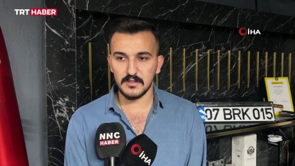 Yanan motosikletin sürücüsünü alevlerden çekip aldı