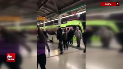 Bursa'da metroda çıkan kavgada yumruklar havada uçuştu