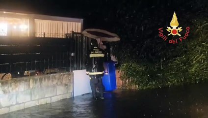 Maltempo in Calabria, Vigili del Fuoco al lavoro senza sosta tra Catanzaro e Crotone: oltre 60 interventi in 24 ore