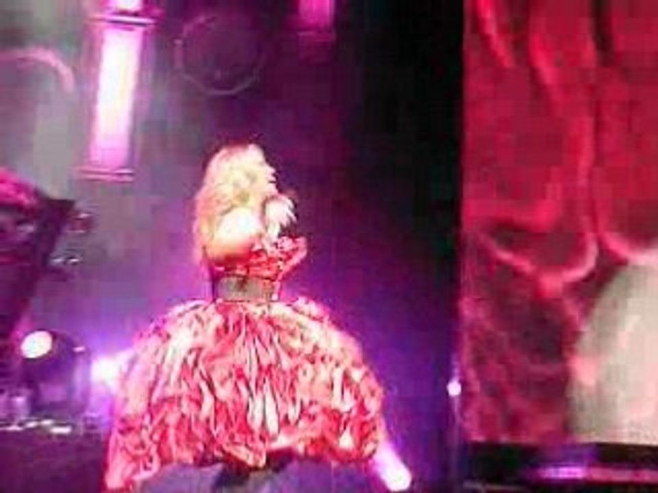 Sugagabes - Red Dress (Wolverhampton Civic 28.03.08)