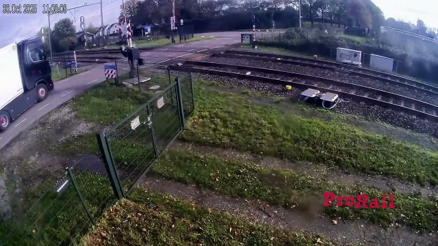 comboio embate contra camião nos países baixos