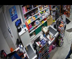 Bergamo, furto al Carrefour di via Masone: ladro scappa con 8mila euro