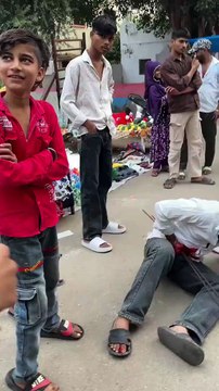 Hindistan’daki bir pazarda yapılan şaka sosyal medyada gündem oldu