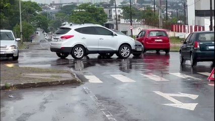 Ka e ix35 batem em cruzamento do São Cristóvão, em Cascavel